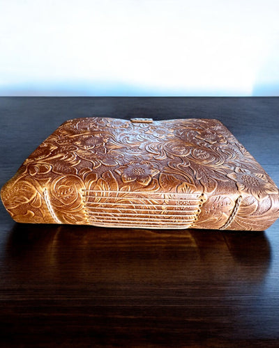 Δερμάτινο Σημειωματάριο Vintage «Floralis» – χειροποίητα ανάγλυφο, 400 σελίδες, δυνατότητα χάραξης, 2 παραλλαγές