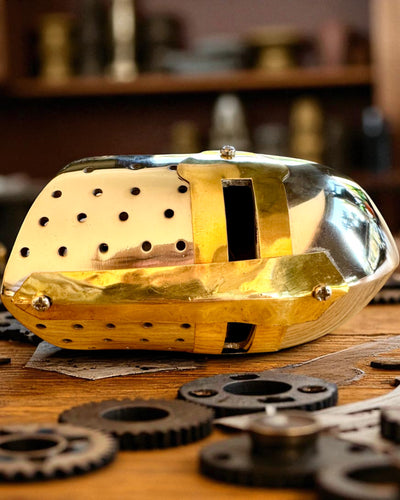 Μίνι Κράνος Ιππότη «Guardian» από ορείχαλκο – χειροποίητο, 12 cm, δυνατότητα εξατομίκευσης με χάραξη για δώρο