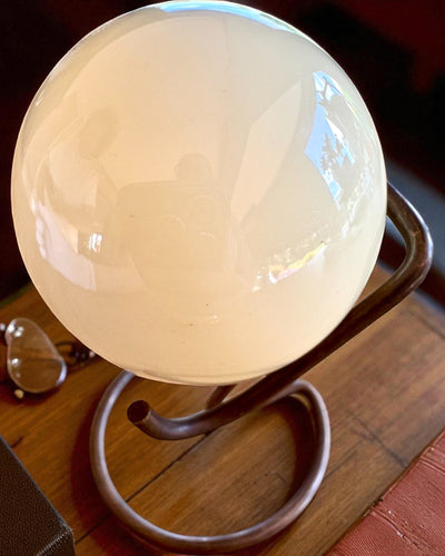 Kula bilardowa na mosiężnej podstawce, możliwość personalizacji grawerem na prezent