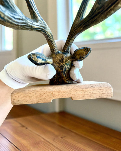 Κρεμάστρα από ορείχαλκο Ελάφι Φύλακας, χειροποίητη, δυνατότητα εξατομίκευσης με χάραξη σε ξύλο