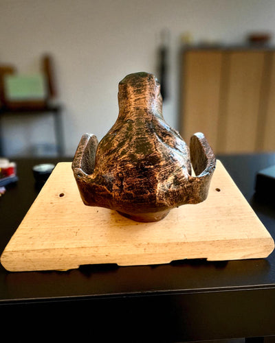 Wieszak z mosiądzu Pies Przyjaciel, ręcznie wykonany,  możliwość personalizacji grawerem na drewnie