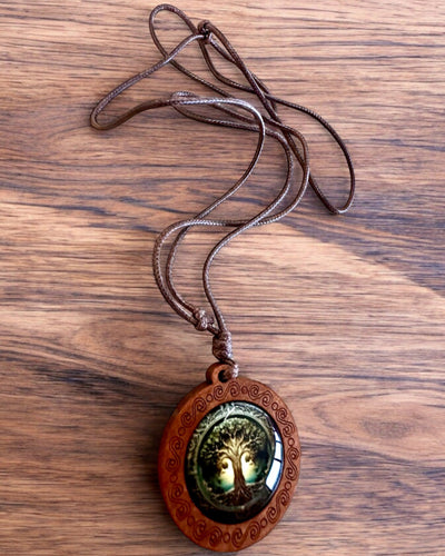 Amulet Życia "Drzewo Przodków" - Ręcznie Wykonany Naszyjnik z Drewna i Szkła, możliwość personalizacji grawerem na prezent