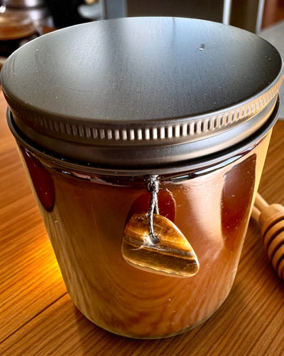 Świeca intencyjna Tygrysia Moc – Pewność siebie i dobrobyt, 250 ml, możliwość personalizacji nakrętki na prezent