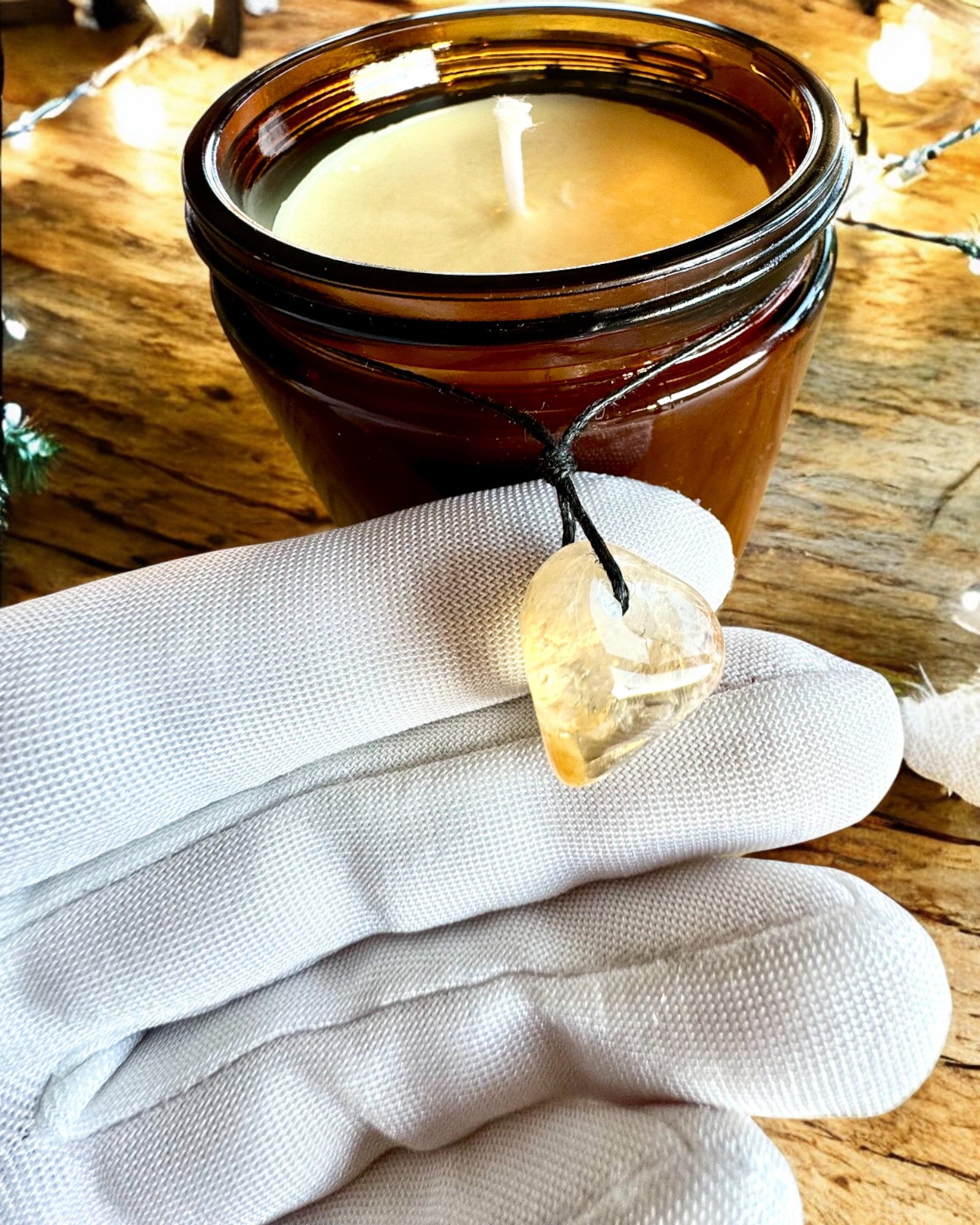 Εντατικό κερί σόγιας 250 ml με φυσική πέτρα – επιλέξτε την ενέργειά σας: Κιτρίνη ή Γρανάτης, εξατομίκευση με χάραξη για δώρο