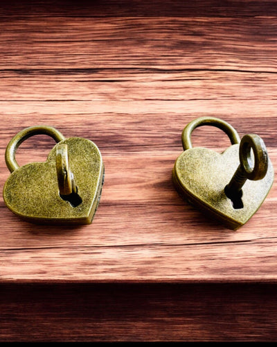Miłosne Mini Kłódki Serce DeLuxe, Zestaw 2 kłódek z kluczykami, 6 wariantów do wyboru, możliwość personalizacji grawerem na prezent