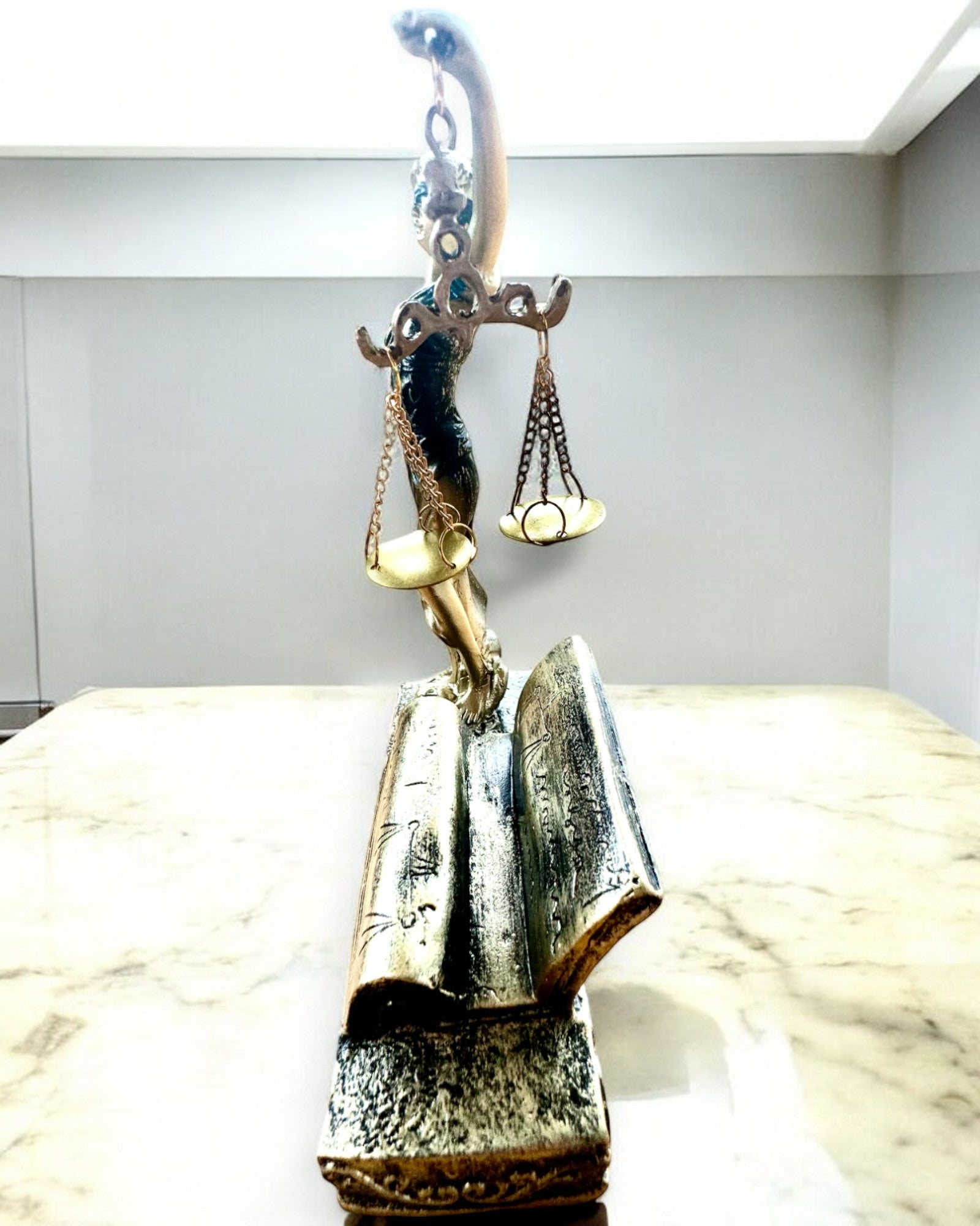 Αγαλματίδιο "Justicia 2" - Θεά της Δικαιοσύνης – Καλλιτεχνική Διακόσμηση για Ράφι, Χειροτεχνία από Ρητίνη, εξατομίκευση με χάραξη