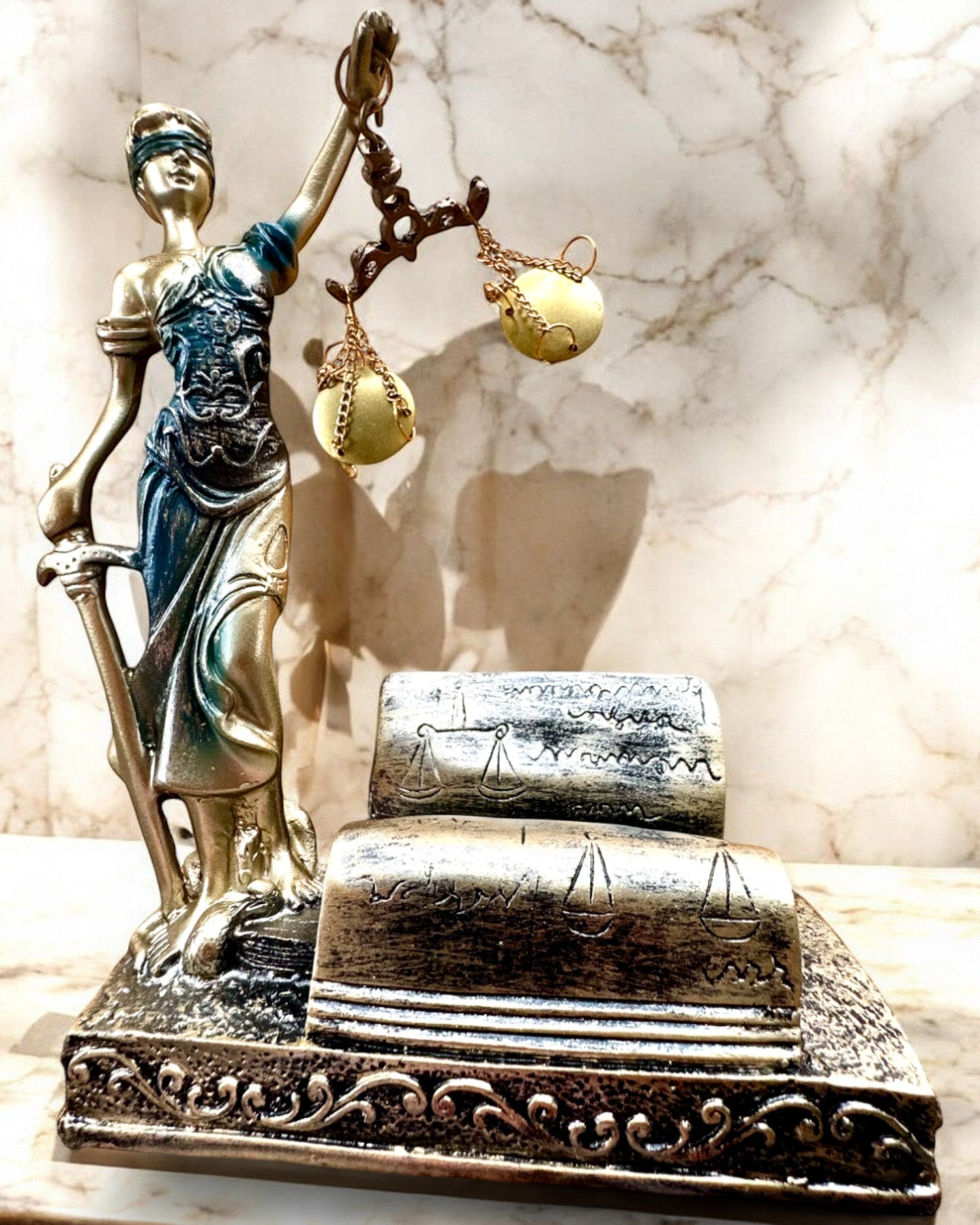 Αγαλματίδιο "Justicia 2" - Θεά της Δικαιοσύνης – Καλλιτεχνική Διακόσμηση για Ράφι, Χειροτεχνία από Ρητίνη, εξατομίκευση με χάραξη