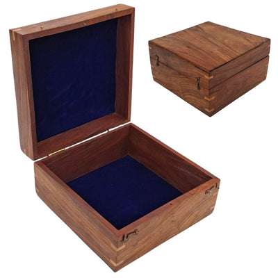 Eleganckie Drewniane Pudełko Prezentowe 20x20x11 cm z Granatową Wypraską i Opcją Personalizacji Grawerem