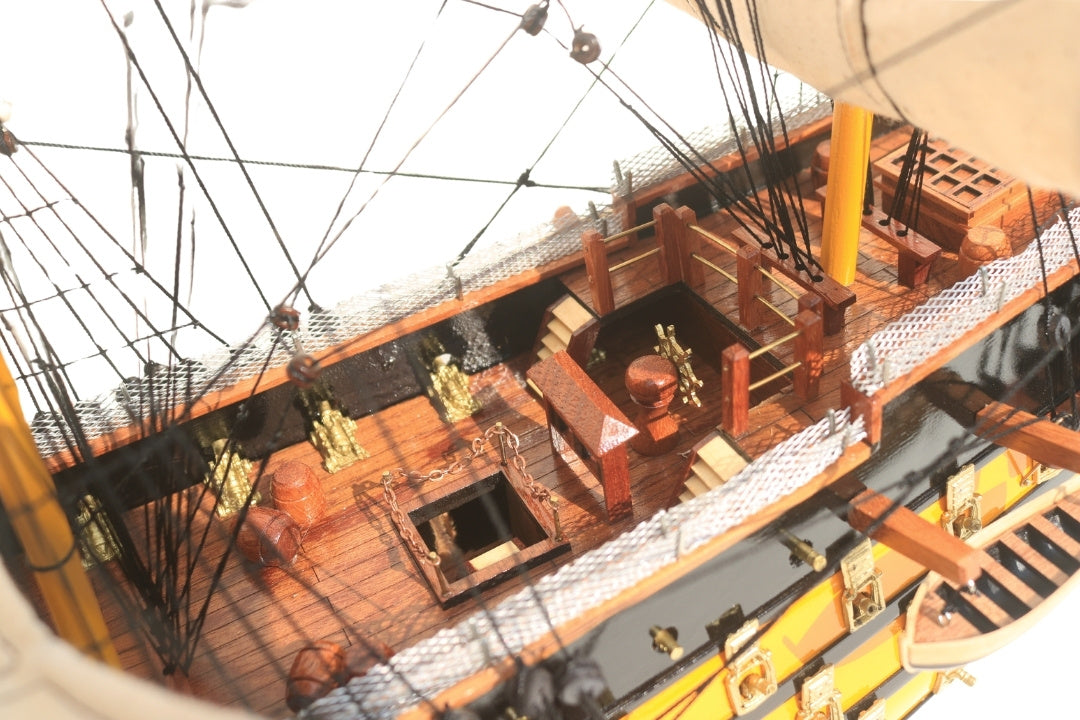 Model Żaglowca HMS Victory 80cm Złożony z Możliwością Personalizacji Grawerem - Ekskluzywna Dekoracja na Prezent, Ręcznie Wykonany z Drewna Egzotycznego, Wysoka Jakość i Dbałość o Szczegóły