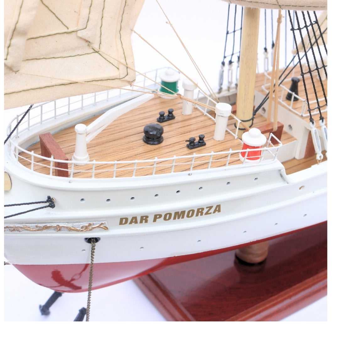 Αποκλειστικό μοντέλο ιστιοφόρου Dar Pomorza 82 cm με δυνατότητα εξατομίκευσης με χάραξη