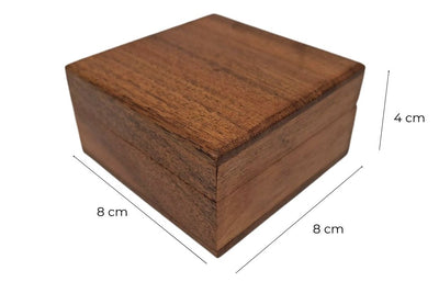 Ξύλινο κουτί δώρου-μπιζουτιέρα 8x8cm με μπλε σκούρο ένθετο και δυνατότητα εξατομίκευσης με χάραξη
