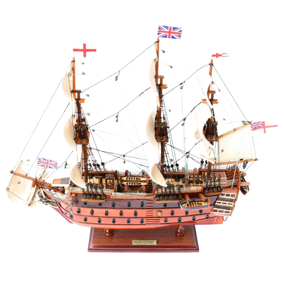 Συναρμολογημένο μοντέλο ιστιοφόρου HMS Victory 54 cm - χειροποίητο αντίγραφο με δυνατότητα εξατομίκευσης με χάραξη - ιδανικό δώρο για λάτρεις της ιστιοπλοΐας - υψηλή ποιότητα, κομψή ξύλινη βάση