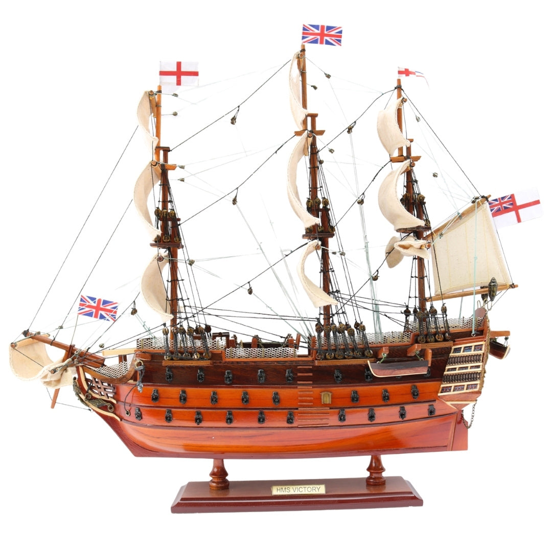 Συναρμολογημένο μοντέλο ιστιοφόρου HMS Victory 54 cm - χειροποίητο αντίγραφο με δυνατότητα εξατομίκευσης με χάραξη - ιδανικό δώρο για λάτρεις της ιστιοπλοΐας - υψηλή ποιότητα, κομψή ξύλινη βάση