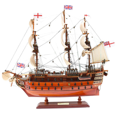 Συναρμολογημένο μοντέλο ιστιοφόρου HMS Victory 54 cm - χειροποίητο αντίγραφο με δυνατότητα εξατομίκευσης με χάραξη - ιδανικό δώρο για λάτρεις της ιστιοπλοΐας - υψηλή ποιότητα, κομψή ξύλινη βάση