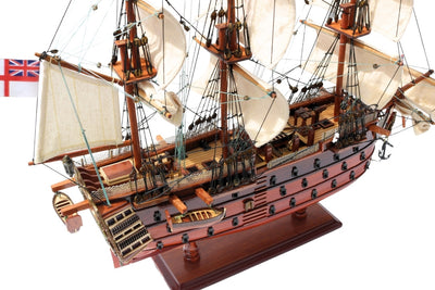 Συναρμολογημένο μοντέλο ιστιοφόρου HMS Victory 54 cm - χειροποίητο αντίγραφο με δυνατότητα εξατομίκευσης με χάραξη - ιδανικό δώρο για λάτρεις της ιστιοπλοΐας - υψηλή ποιότητα, κομψή ξύλινη βάση