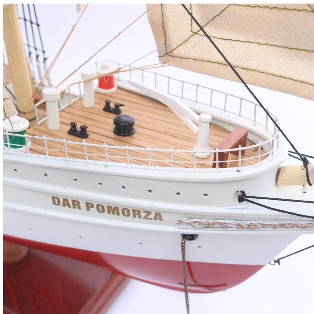 Αποκλειστικό μοντέλο ιστιοφόρου Dar Pomorza 82 cm με δυνατότητα εξατομίκευσης με χάραξη