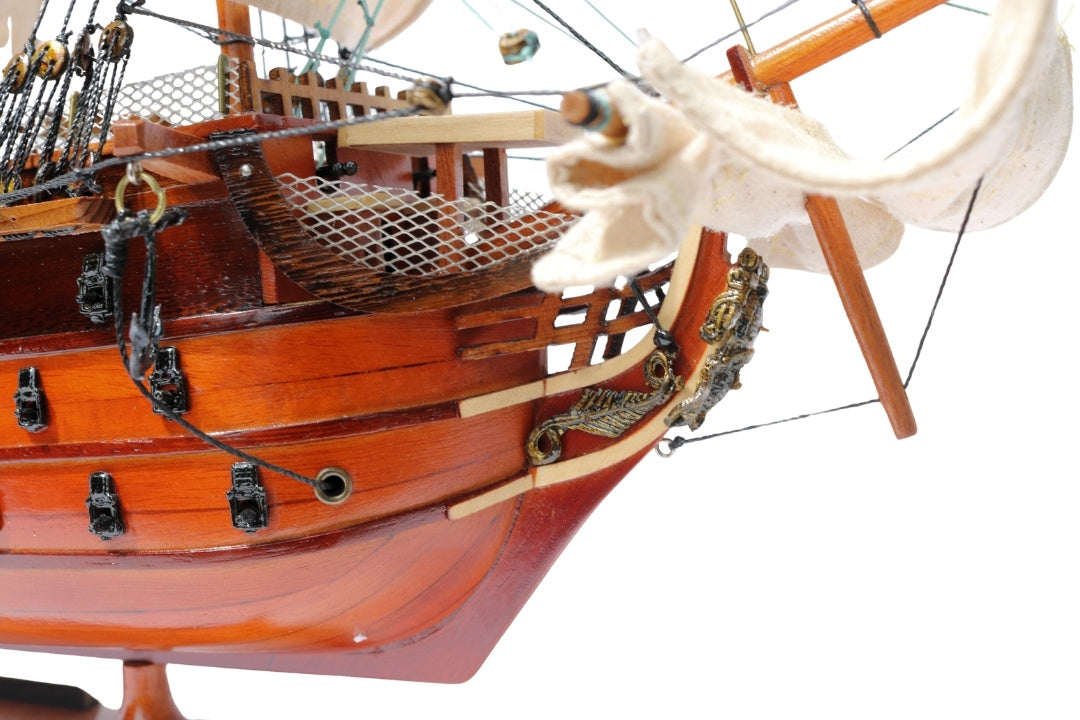 Συναρμολογημένο μοντέλο ιστιοφόρου HMS Victory 54 cm - χειροποίητο αντίγραφο με δυνατότητα εξατομίκευσης με χάραξη - ιδανικό δώρο για λάτρεις της ιστιοπλοΐας - υψηλή ποιότητα, κομψή ξύλινη βάση