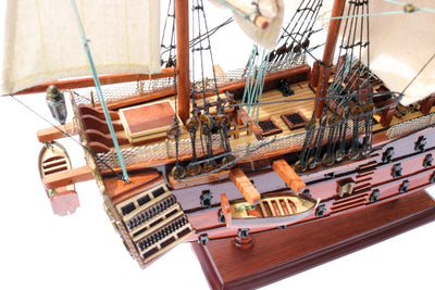 Συναρμολογημένο μοντέλο ιστιοφόρου HMS Victory 54 cm - χειροποίητο αντίγραφο με δυνατότητα εξατομίκευσης με χάραξη - ιδανικό δώρο για λάτρεις της ιστιοπλοΐας - υψηλή ποιότητα, κομψή ξύλινη βάση