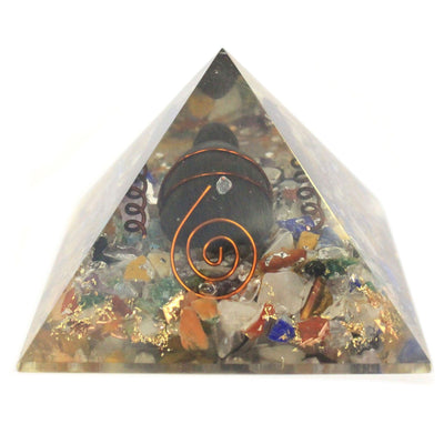 Med Orgonite Pyramid 60mm z chipsami szlachetnymi, miedzią i żółwiem
