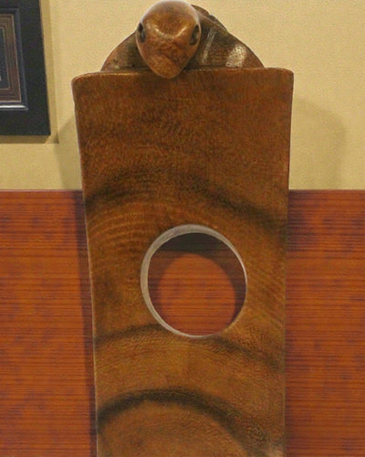 Tortu Balance – Χειροποίητη Σκαλιστή Ισορροπούσα Βάση Κρασιού σε Σχήμα Χελώνας