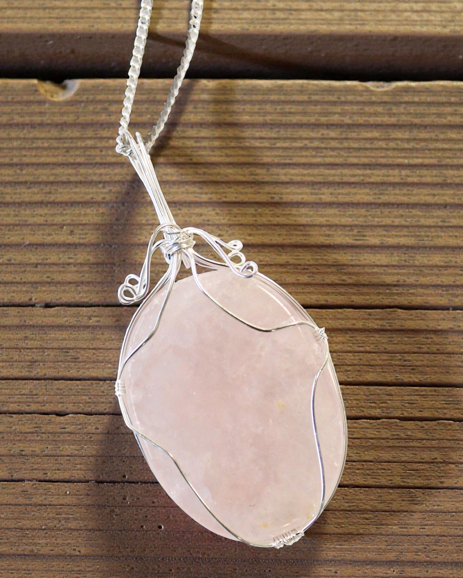 Σπειροειδής Απαλότητα – Κολιέ με Ροζ Χαλαζία