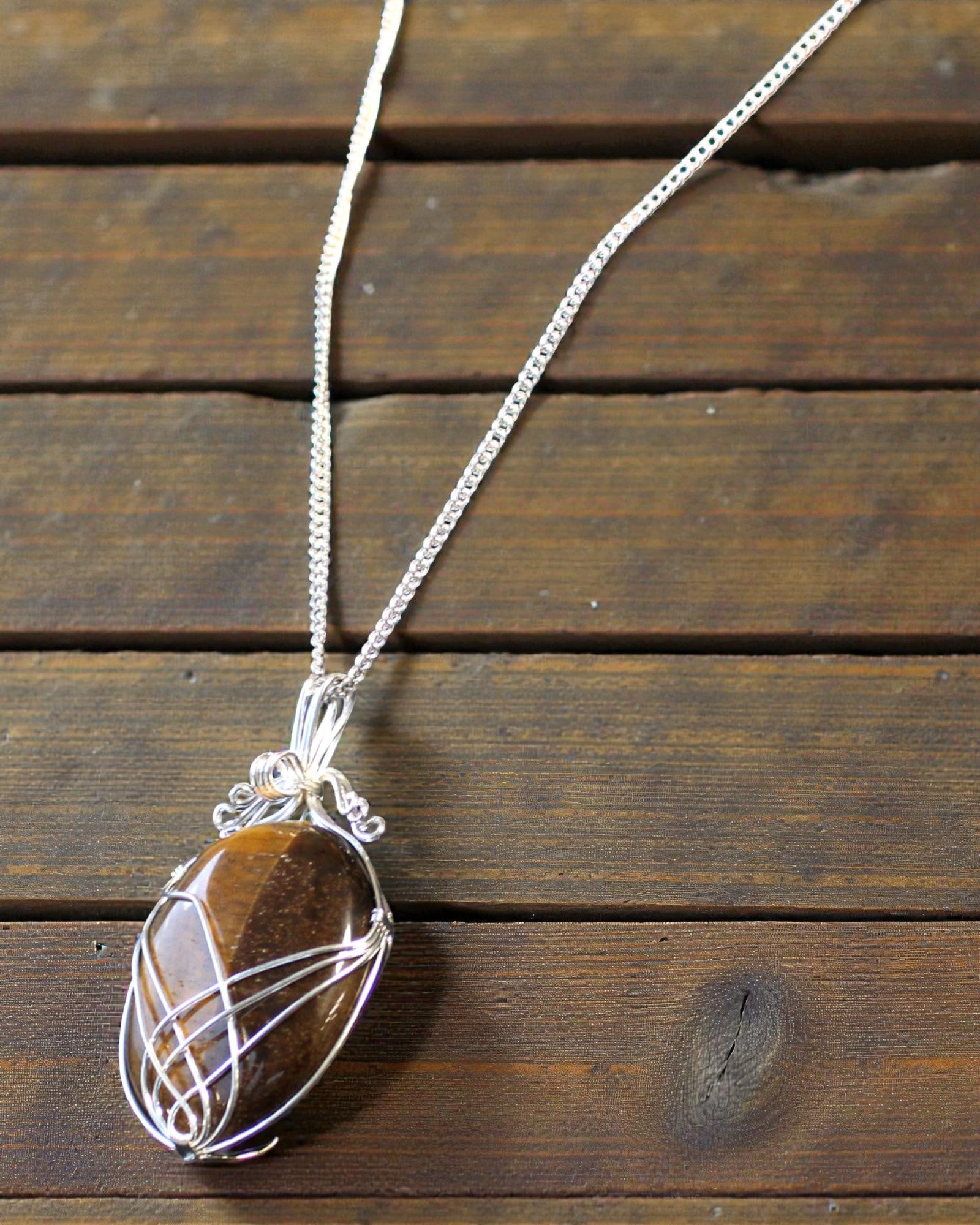 Σπείρα Δύναμης – Χειροποίητο Πλεγμένο Κολιέ με Μάτι Τίγρης