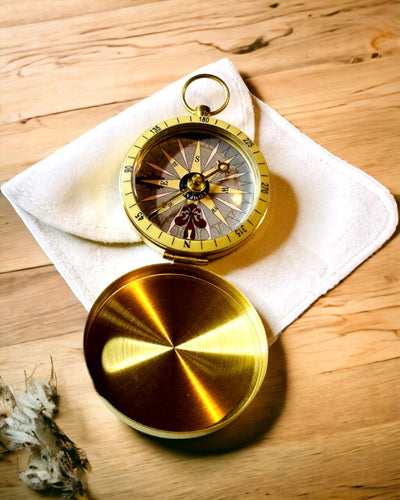 Ρετρό Στυλ Πυξίδα Ναυσιπλοΐας – Φορητό και Ακριβές Όργανο Προσανατολισμού για Ταξιδιώτες και Εξερευνητές. Χάραξη, εξατομίκευση.