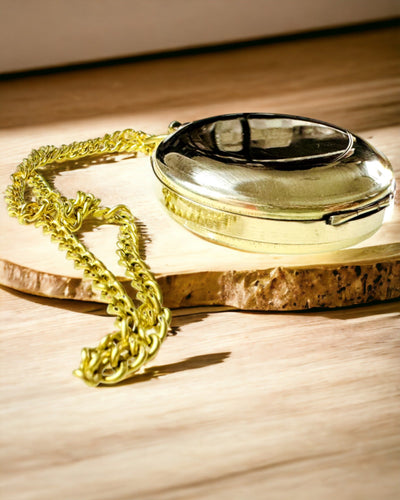 Złotego koloru Kompas Przygoda – Elegancki Nawigator Odkryć