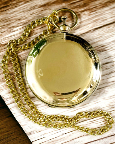 Złotego koloru Kompas Przygoda – Elegancki Nawigator Odkryć