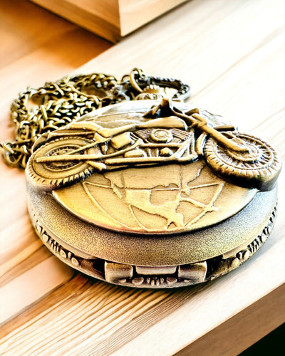 Ρολόι Τσέπης "Motocyklowy Elegancik" – Χάραξη