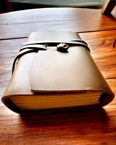 Σημειωματάριο Premium "RetroNotes" – Κομψό σημειωματάριο από Αληθινό Δέρμα - 200 σελίδες, 120g, σημειωματάριο, σκίτσο, καφέ χρώμα, εξατομίκευση με χάραξη