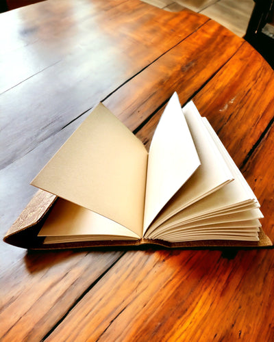 Πολυτελές Ρετρό Σημειωματάριο με Δερμάτινο Εξώφυλλο - "Vintage Elegance", 480 σελίδες, δυνατότητα εξατομίκευσης με χάραξη