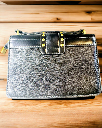 Μοντέρνα Τετράγωνη Τσάντα Ώμου με Λεπτομέρεια Λιοντάρι - χρώμα μαύρο