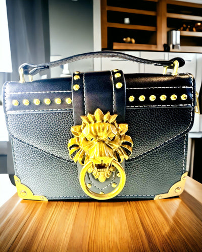 Μοντέρνα Τετράγωνη Τσάντα Ώμου με Λεπτομέρεια Λιοντάρι - χρώμα μαύρο