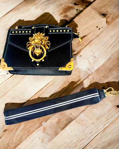 Μοντέρνα Τετράγωνη Τσάντα Ώμου με Λεπτομέρεια Λιοντάρι - χρώμα μαύρο