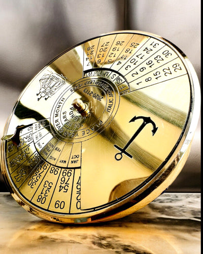 Kalendarium Wieczności Morski Żagiel – Mosiężny Kalendarz 100-letni - możliwy grawer na prezent