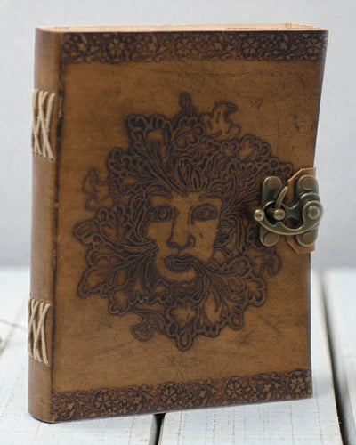 Sylva Spirit – Δερμάτινο Σημειωματάριο «Πράσινος Άνθρωπος» με Μεταλλικό Κούμπωμα