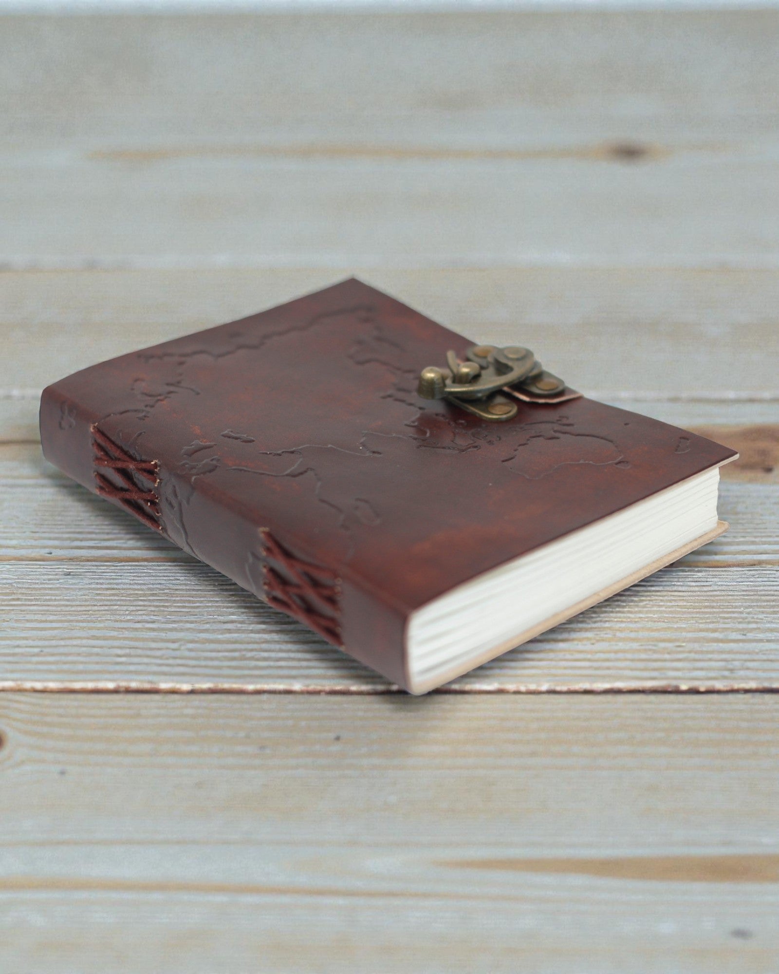 Terra Voyage – Δερμάτινο σημειωματάριο με ανάγλυφο χάρτη του κόσμου