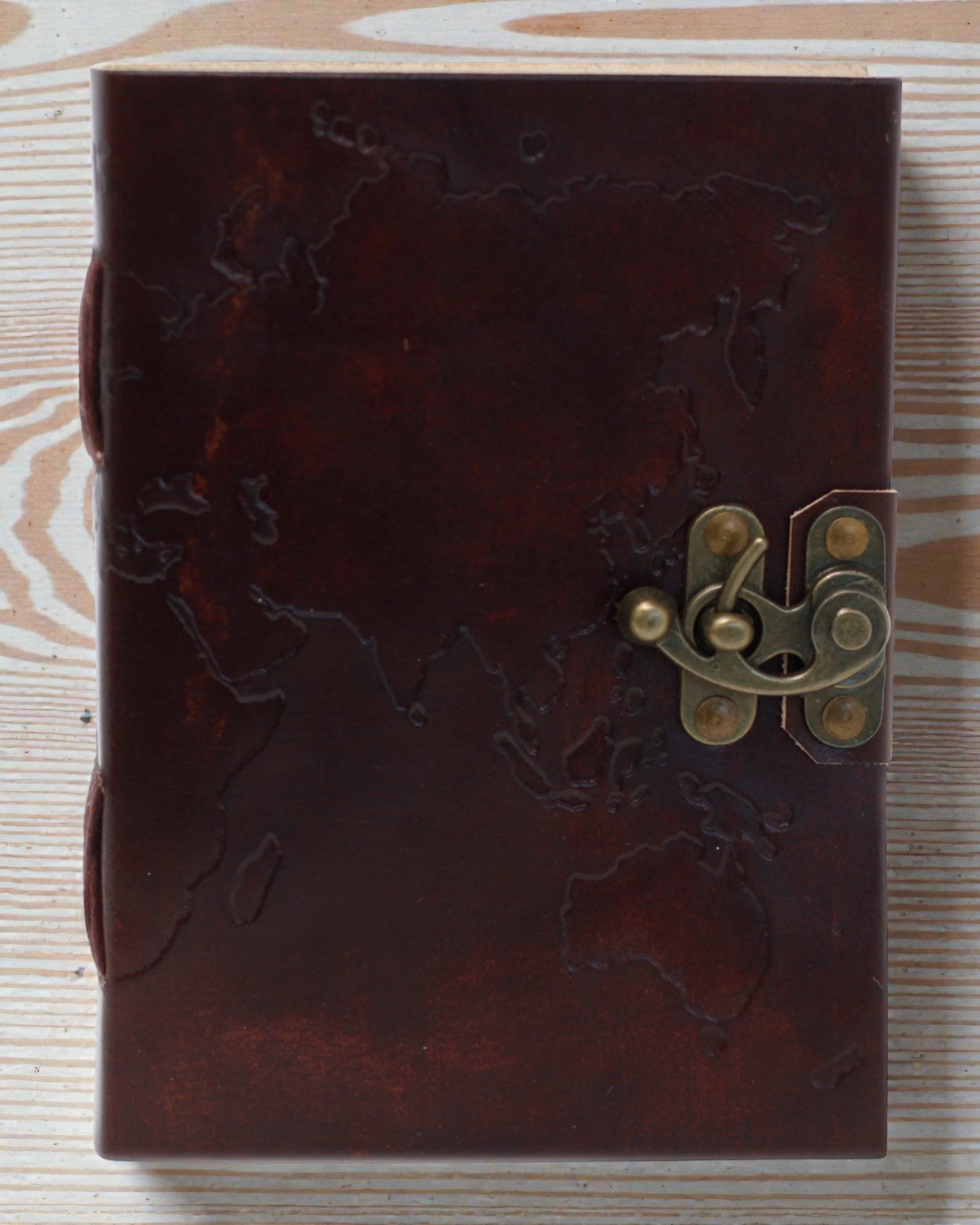 Terra Voyage – Δερμάτινο σημειωματάριο με ανάγλυφο χάρτη του κόσμου