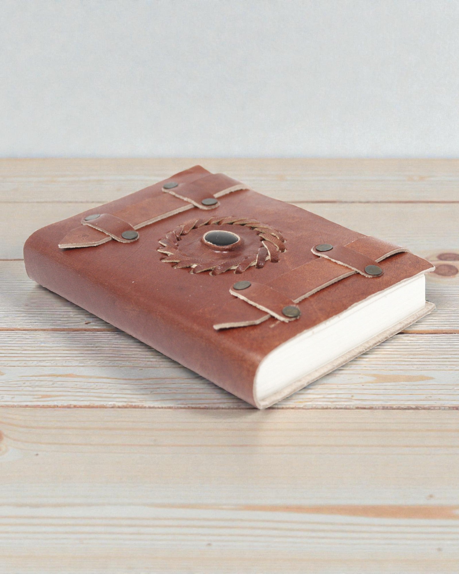 Δερμάτινο Σημειωματάριο Μαύρος Όνυχας με Λουράκια – 15x10 εκ.