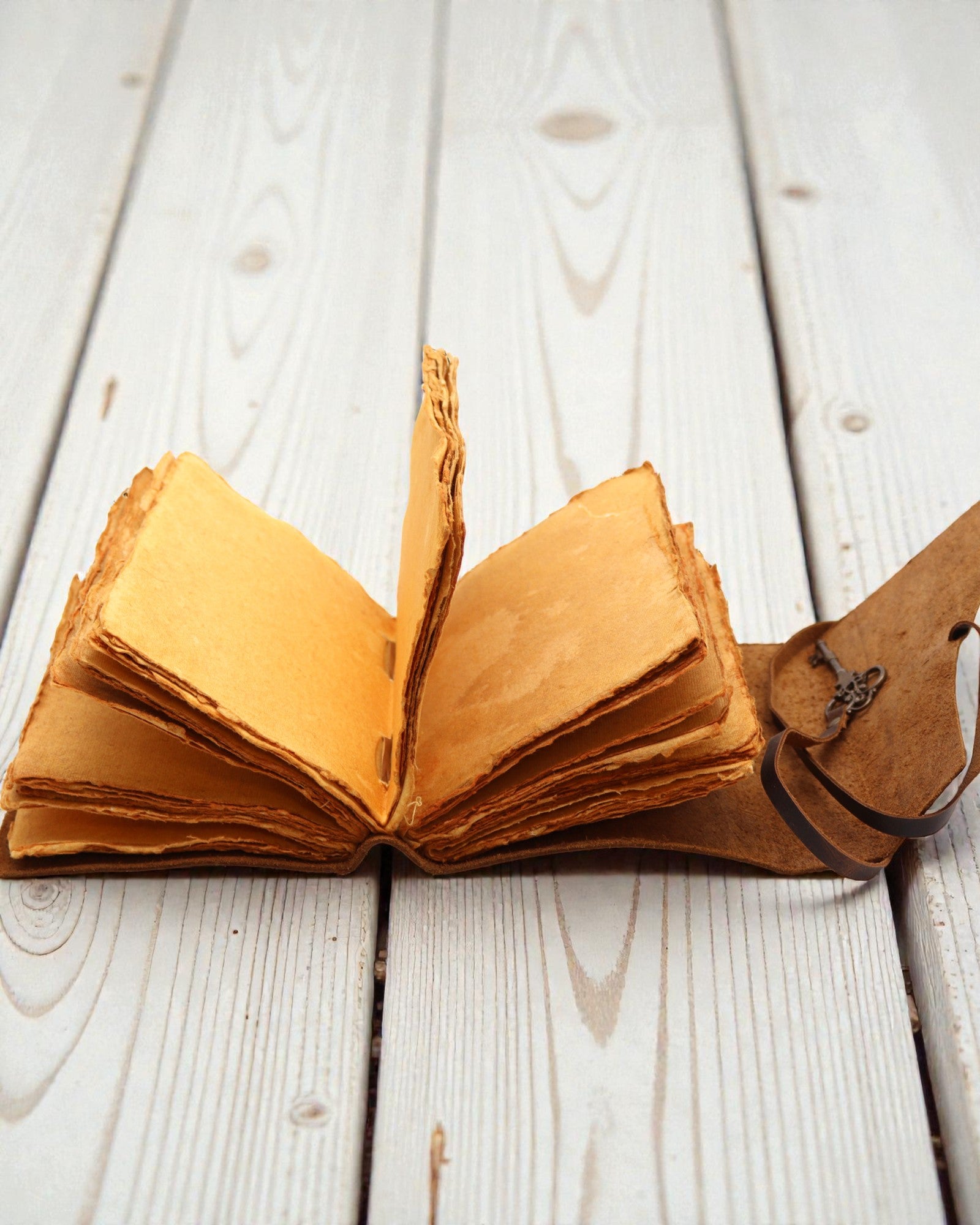 Notatnik Olejowanej Skóry z Kluczem Sekretów – Vintage Journal 13 × 18 cm