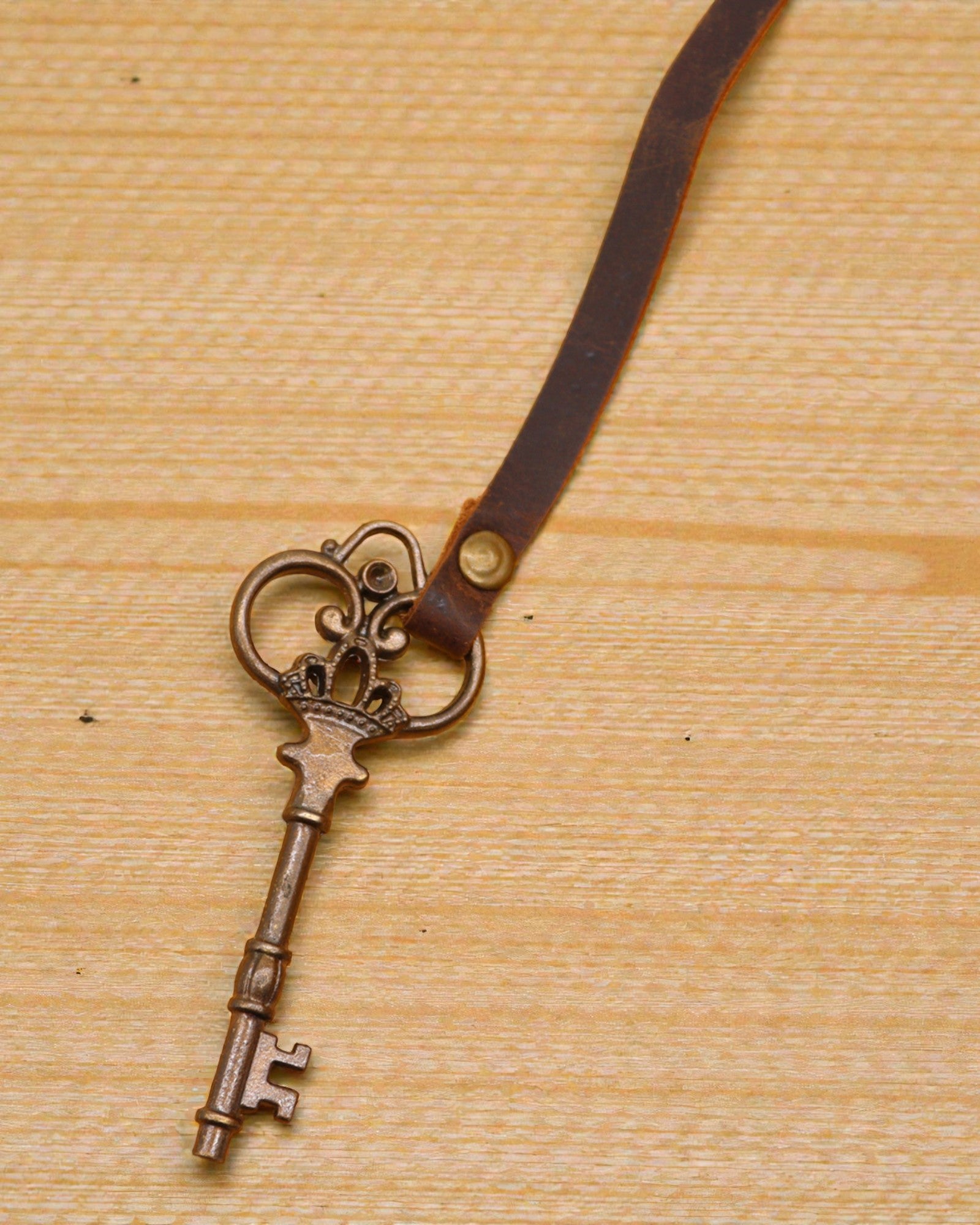 Notatnik Olejowanej Skóry z Kluczem Sekretów – Vintage Journal 13 × 18 cm