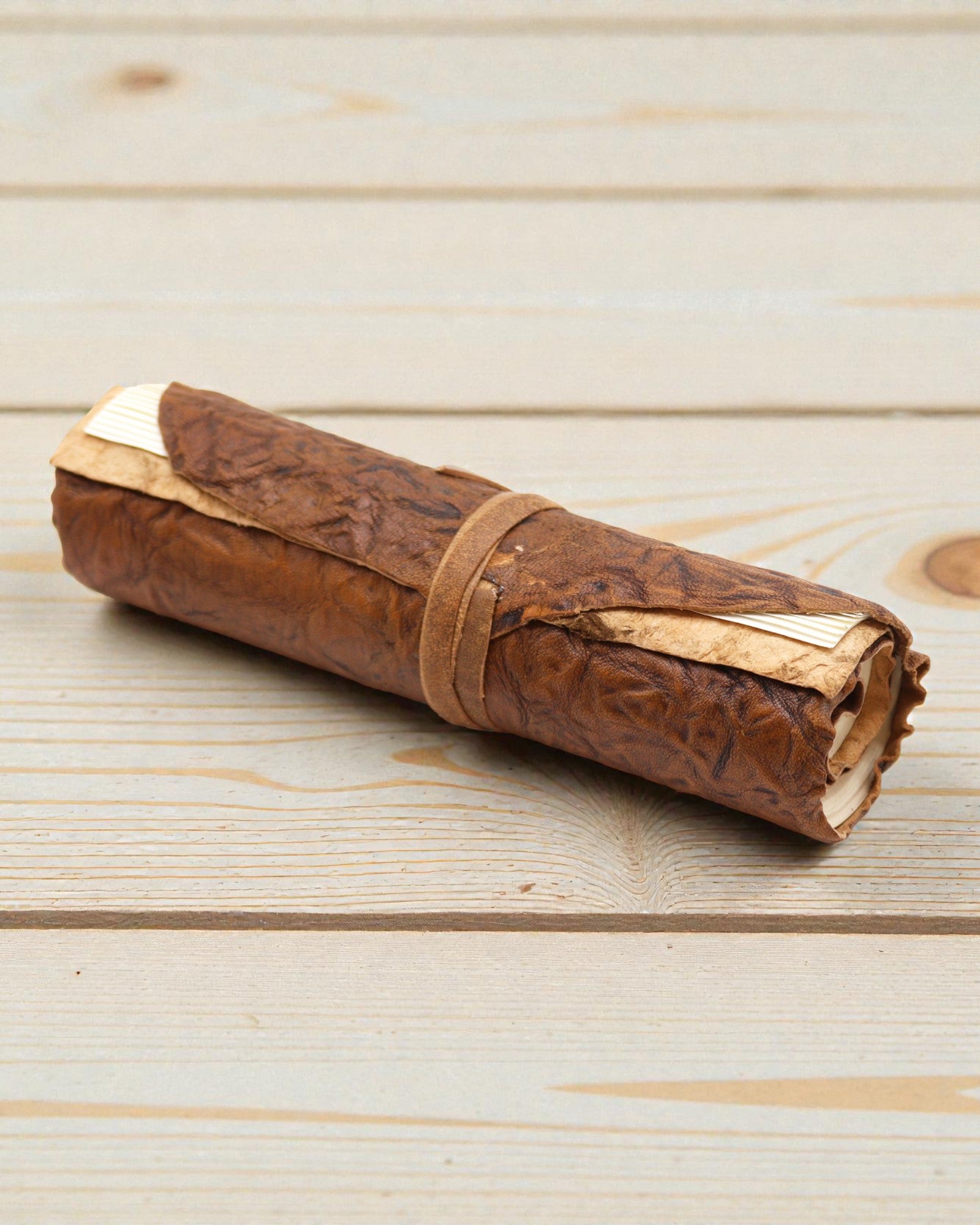 Τυλιχτό Δερμάτινο Ταξιδιωτικό Τετράδιο Σημειώσεων – Φυσικό (21 x 15 cm)