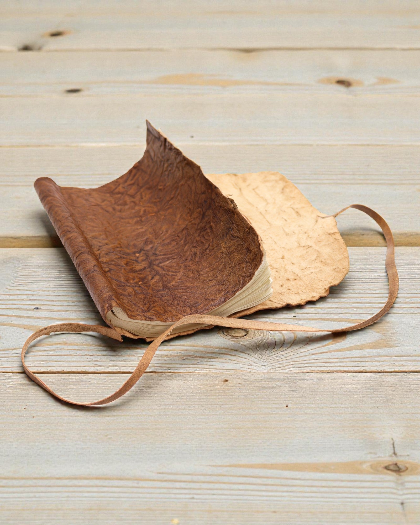 Τυλιχτό Δερμάτινο Ταξιδιωτικό Τετράδιο Σημειώσεων – Φυσικό (21 x 15 cm)