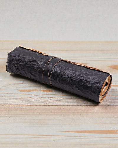 Τυλιγόμενο δερμάτινο σημειωματάριο ταξιδιώτη Νομάδα Μαύρο – 21 × 15 cm