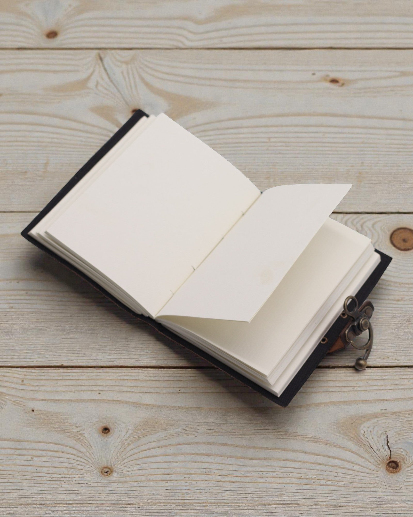 Skórzany Notatnik Motywacyjny Never Give Up On Your Dreams – 17,8 × 12,7 cm