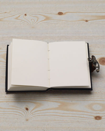 Skórzany Notatnik z Nadrukiem – Stop Doomscrolling (17,8 × 12,7 cm)