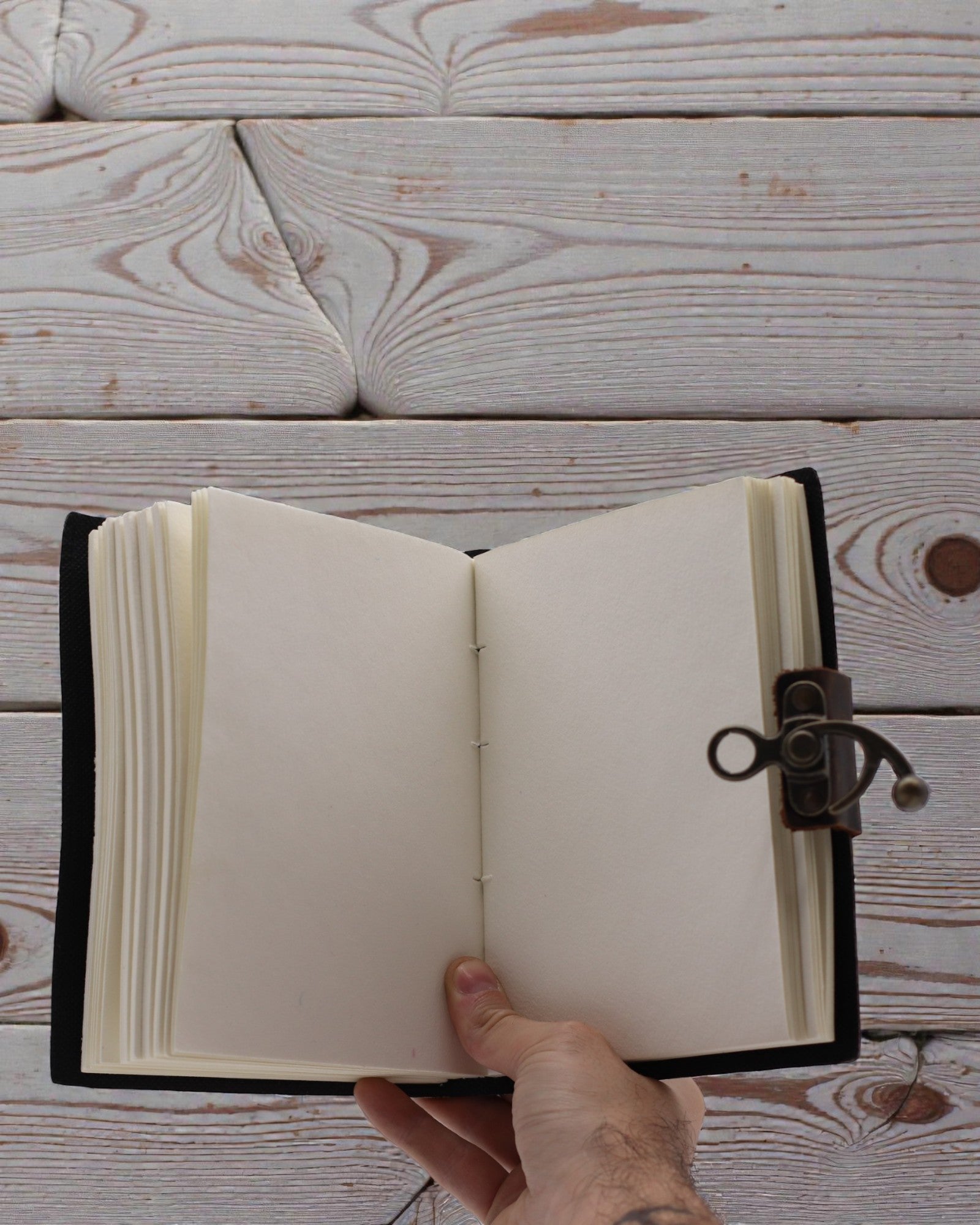 Skórzany Notatnik z Nadrukiem – Stop Doomscrolling (17,8 × 12,7 cm)