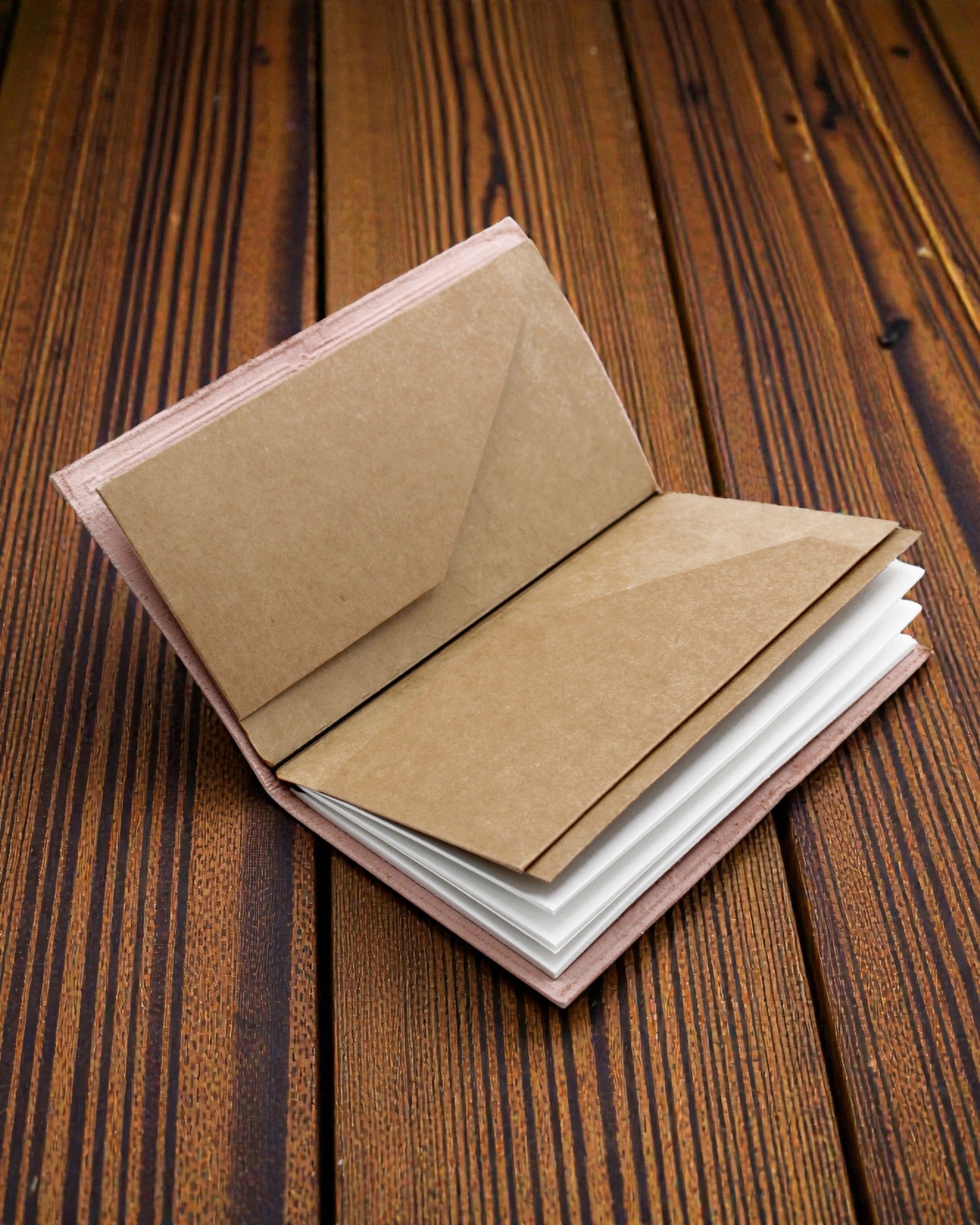 Χειροποίητο δερμάτινο σημειωματάριο Αληθινός Δεσμός – Αληθινοί Φίλοι (80 σελίδες)