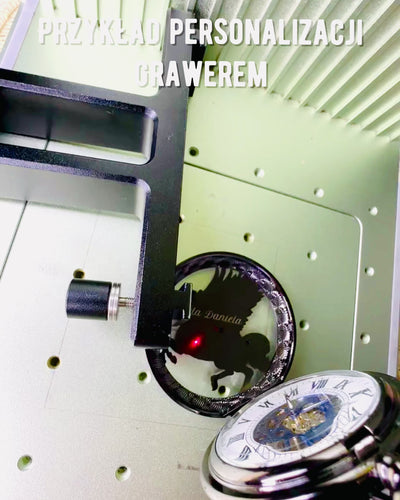 Ρολόι Τσέπης "Equus Tempus" - Μαύρο με Σχέδιο Αλόγου, δυνατότητα εξατομίκευσης με χάραξη - λευκός δίσκος